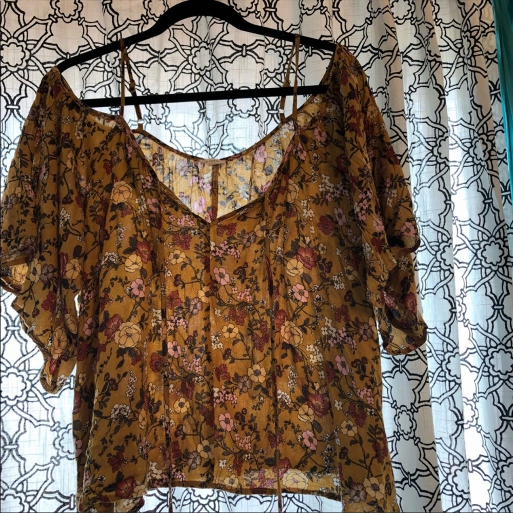 Cold shoulder floral top